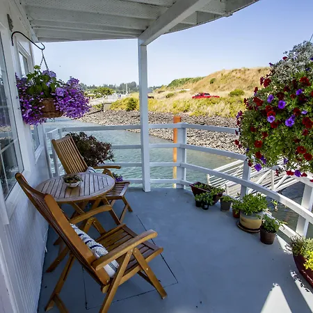 The Newport Belle-2